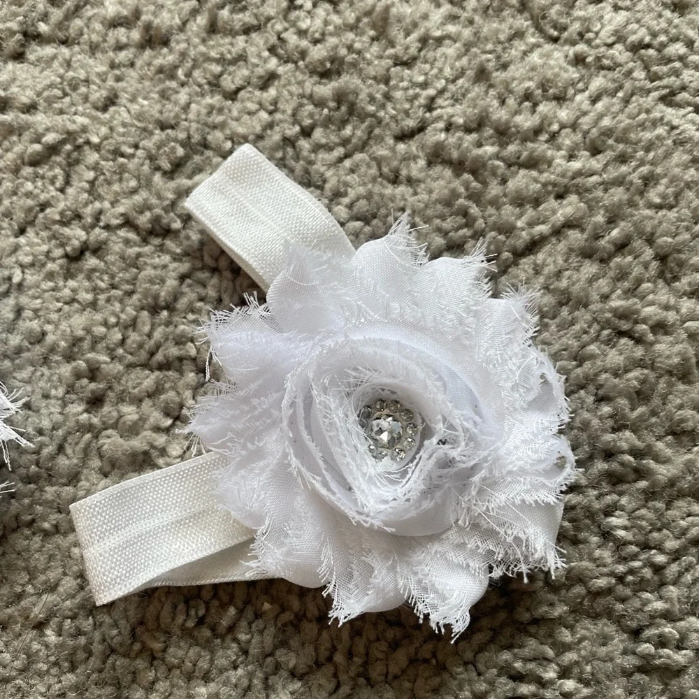 Miugle Baby Shabby Chic White Flower Barefoot Sandals NWOT